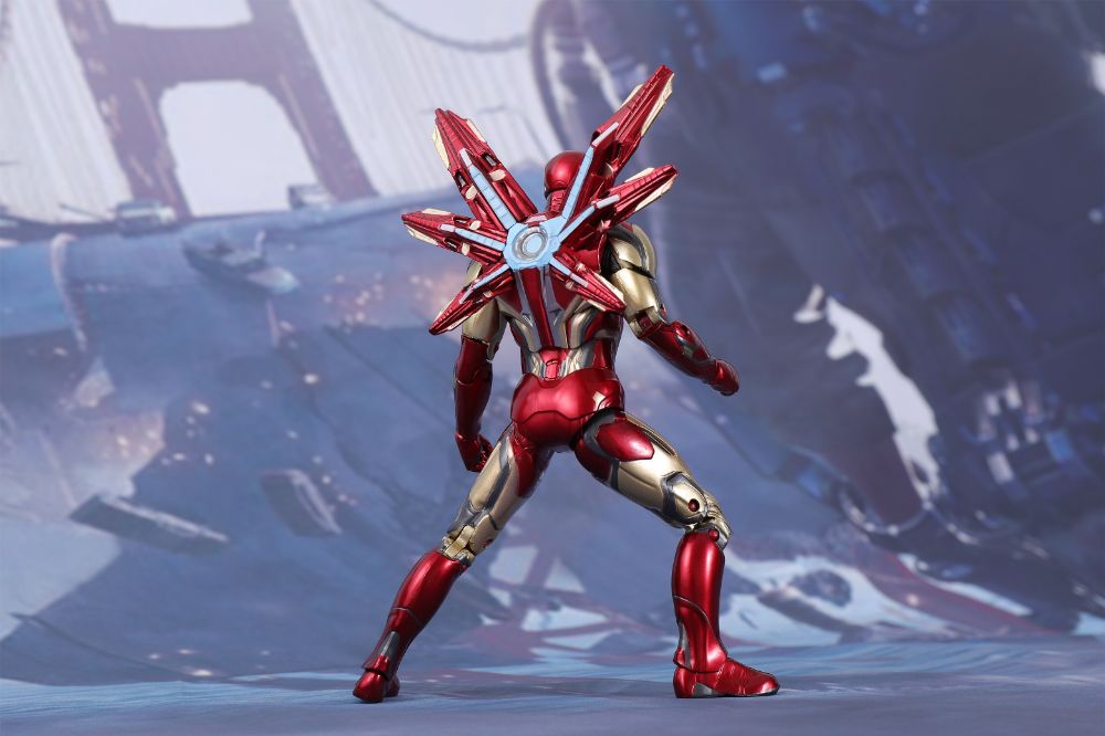 アイアンマン MK85(ライトスタンド付き)の画像