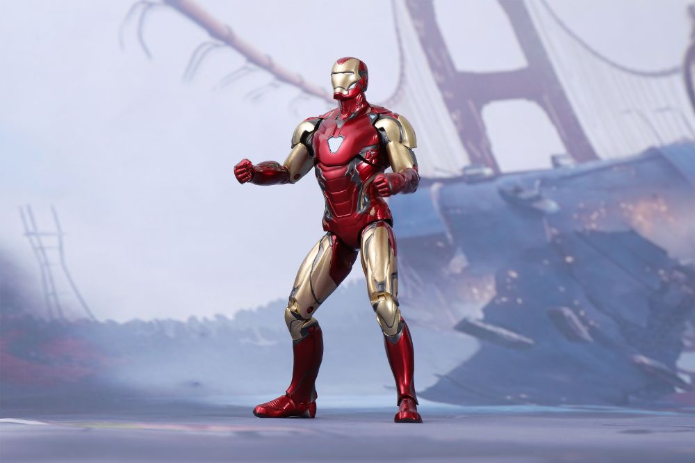 アイアンマン MK85(ライトスタンド付き)の画像