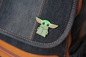 スター・ウォーズ マンダロリアン グローグー カートゥーン風 エナメルピンバッジの画像