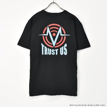 Hazbin Hotel ハズビンホテル  シーズン１ TRUST US 半袖Tシャツ 黒 裏面ビッグプリント有りの画像
