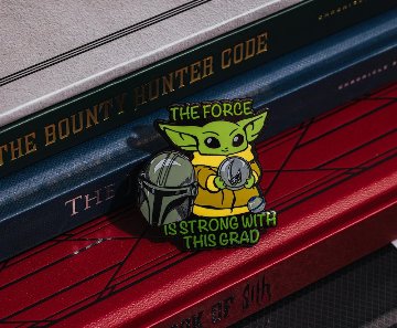 スター・ウォーズ マンダロリアン グローグー The Force Is Strong With This Grad エナメルピンバッジの画像