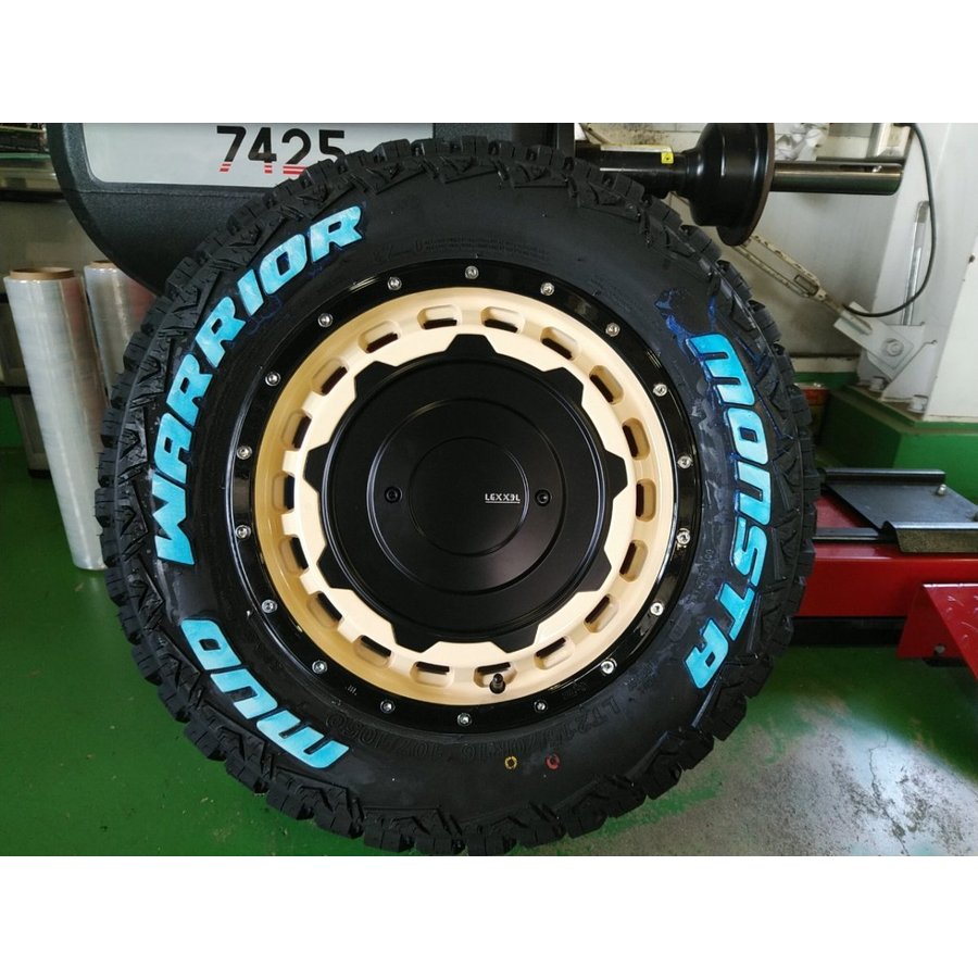 200系ハイエース レジアスエース タイヤホイールセット 16インチ SwaGGer スワッガー MONSTA MUDWARRIOR 215/70R16 ホワイトレターの画像