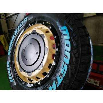 200系ハイエース レジアスエース タイヤホイールセット 16インチ SwaGGer スワッガー MONSTA MUDWARRIOR 215/70R16 ホワイトレターの画像