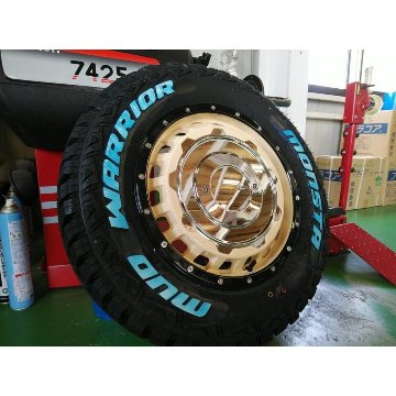 200系ハイエース レジアスエース タイヤホイールセット 16インチ SwaGGer スワッガー MONSTA MUDWARRIOR 215/70R16 ホワイトレターの画像