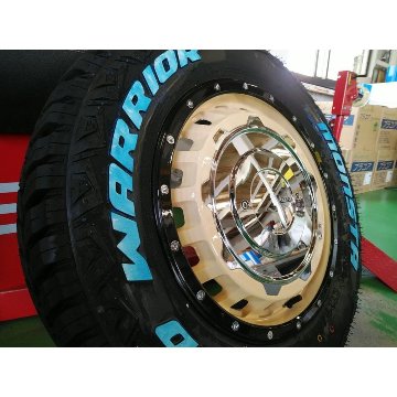 200系ハイエース レジアスエース タイヤホイールセット 16インチ SwaGGer スワッガー MONSTA MUDWARRIOR 215/70R16 ホワイトレターの画像