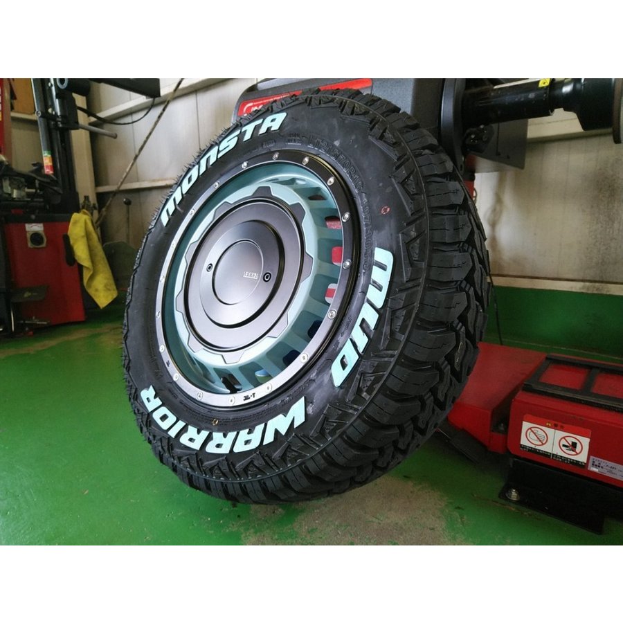 200系ハイエース レジアスエース タイヤホイールセット 16インチ SwaGGer スワッガー MONSTA MUDWARRIOR 215/70R16 ホワイトレターの画像