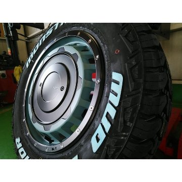 200系ハイエース レジアスエース タイヤホイールセット 16インチ SwaGGer スワッガー MONSTA MUDWARRIOR 215/70R16 ホワイトレターの画像