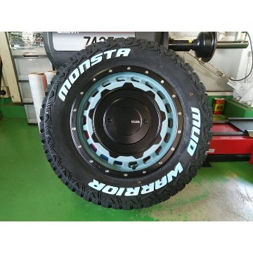 200系ハイエース レジアスエース タイヤホイールセット 16インチ SwaGGer スワッガー MONSTA MUDWARRIOR 215/70R16 ホワイトレターの画像