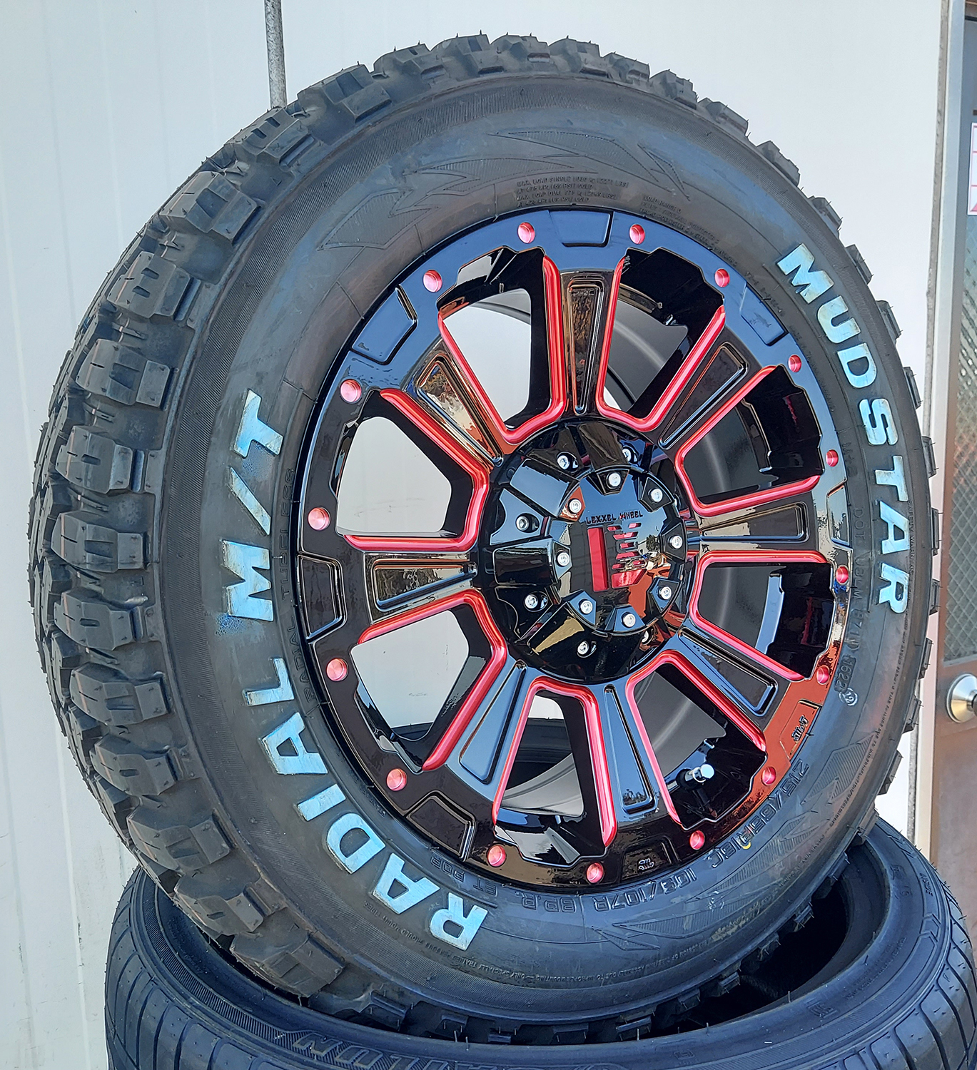 デリカD5 エクストレイル RAV4 クロスロード タイヤホイールセット 16インチ DeathRock MUDSTAR Radial MT 215/70R16 225/70R16の画像