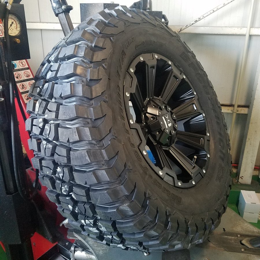 プラド ハイラックス FJ H3 タイヤホイールセット 17インチ DeathRock BF Goodrich KM3 265/65RR17 265/70R17 285/70R17の画像