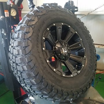 プラド ハイラックス FJ H3 タイヤホイールセット 17インチ DeathRock BF Goodrich KM3 265/65RR17 265/70R17 285/70R17の画像