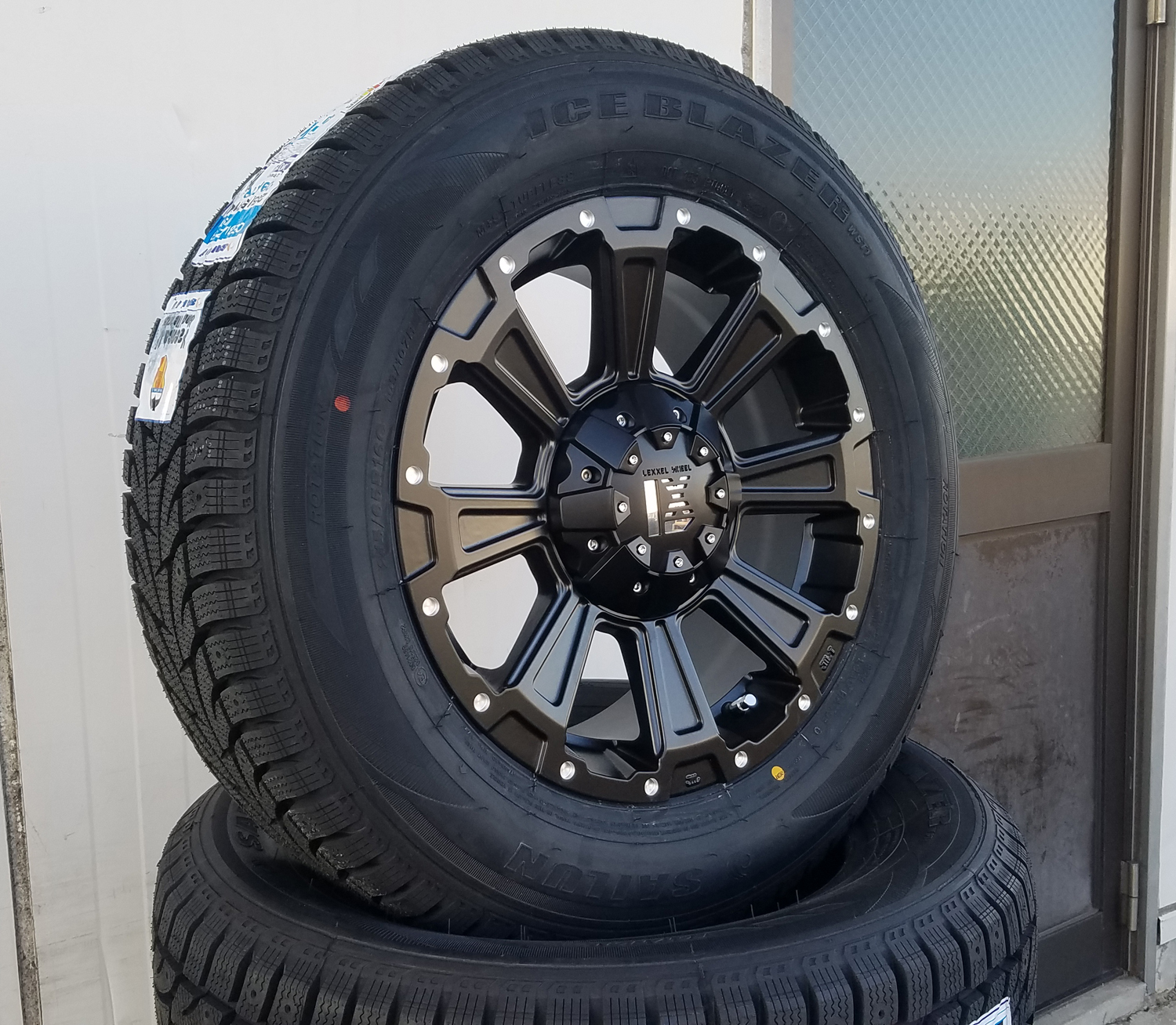 デリカD5　エクストレイル RAV4 アウトランダー CX5 スタッドレス 16インチ SAILUN WSTX 215/70R16 225/70R16の画像