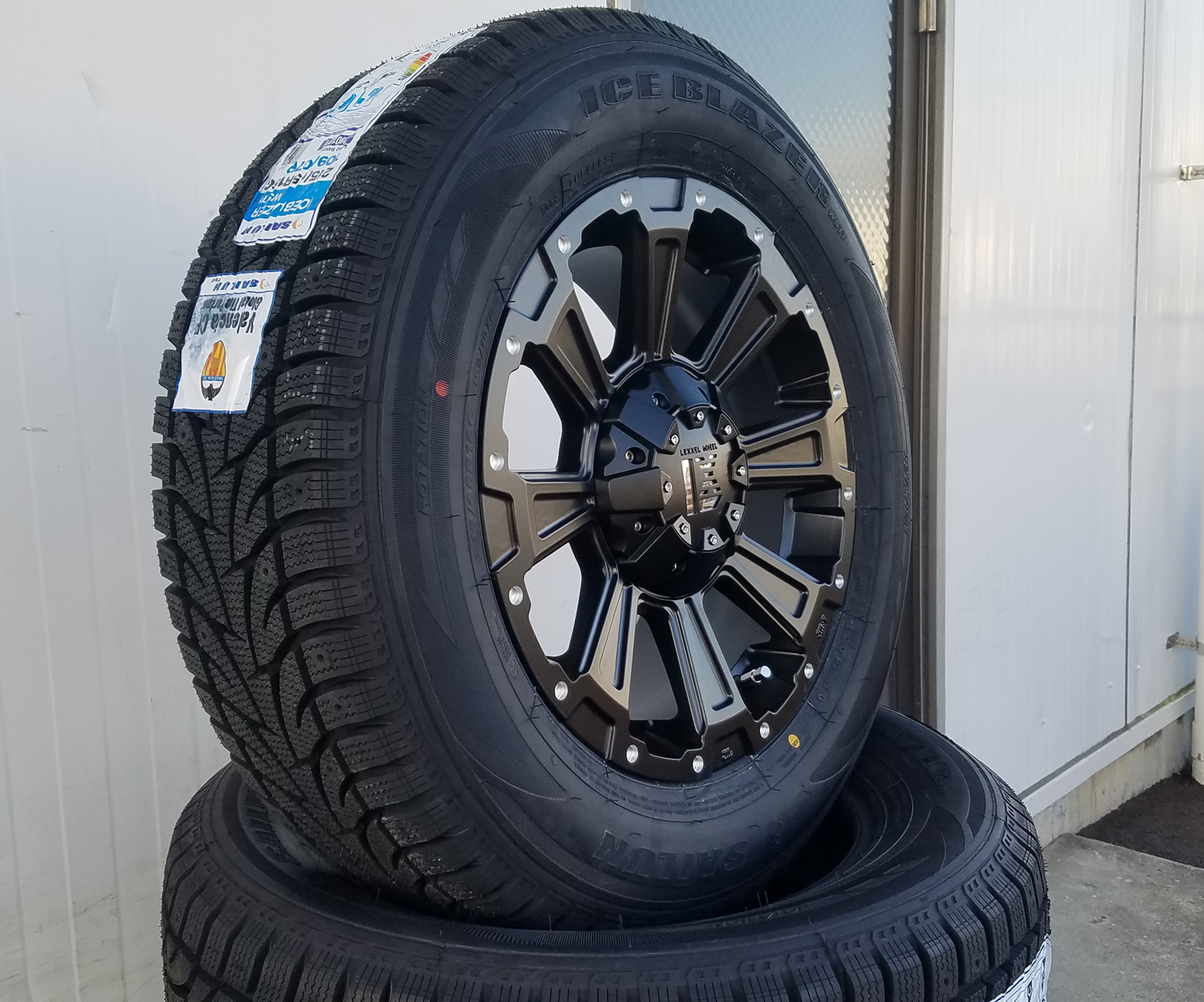 デリカD5　エクストレイル RAV4 アウトランダー CX5 スタッドレス 16インチ SAILUN WSTX 215/70R16 225/70R16の画像