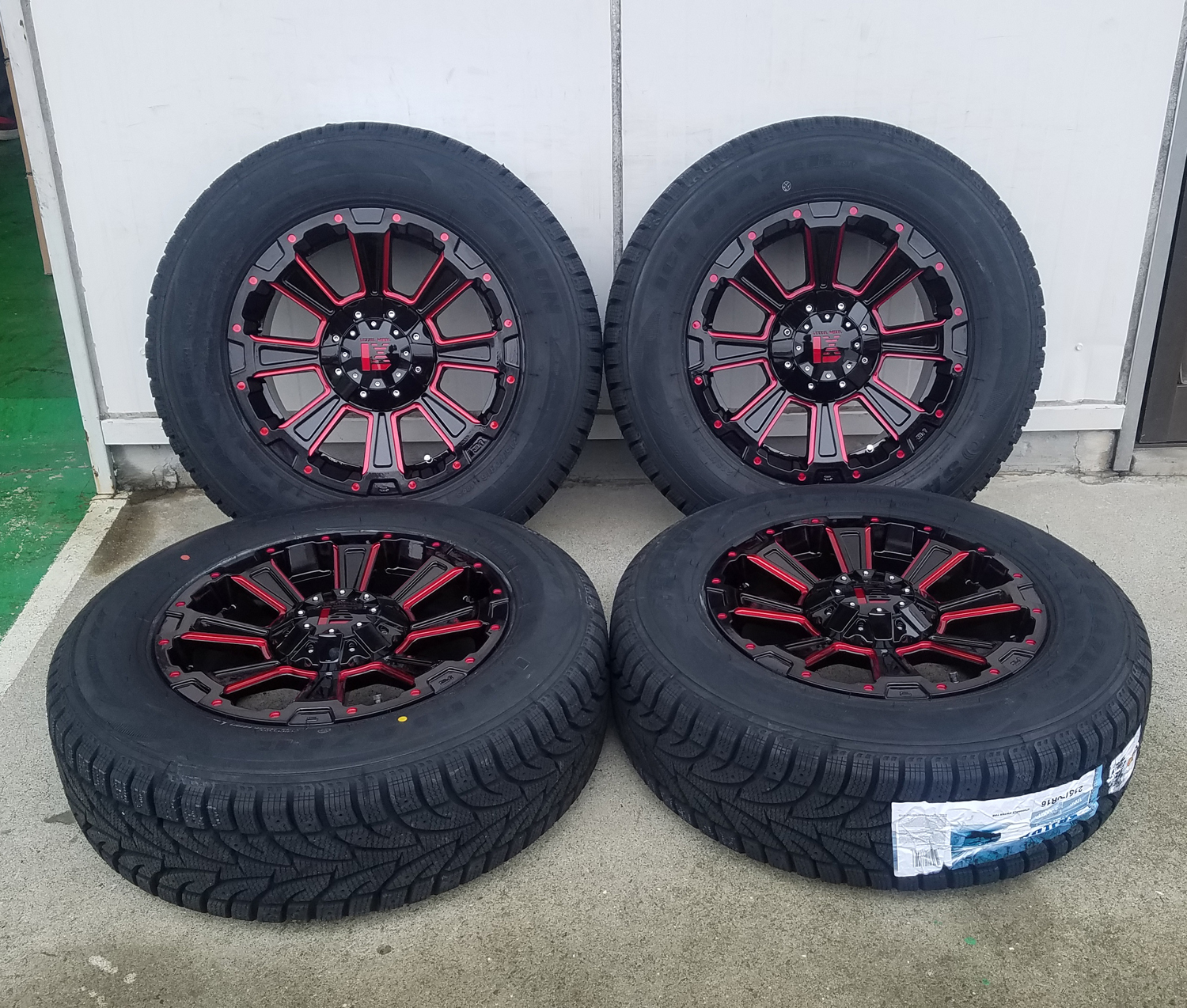 デリカD5　エクストレイル RAV4 アウトランダー CX5 スタッドレス 16インチ SAILUN WSTX 215/70R16 225/70R16の画像