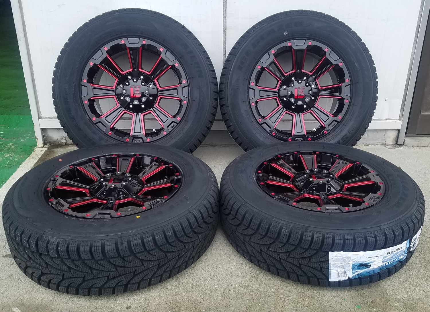 デリカD5　エクストレイル RAV4 アウトランダー CX5 スタッドレス 16インチ SAILUN WSTX 215/70R16 225/70R16の画像