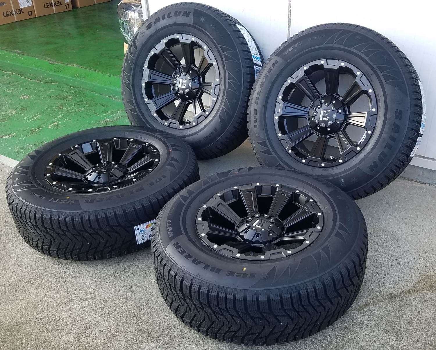 プラド ハイラックス FJ サーフ H3 スタッドレスタイヤホイールセット 17インチ SAILUN WST3 265/65R17 265/70R17の画像