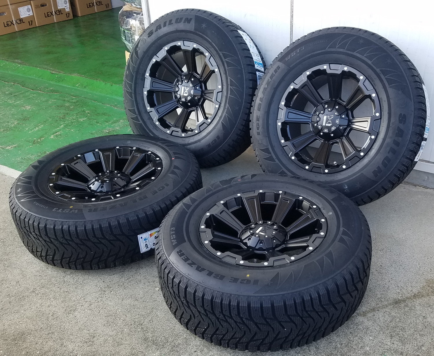 プラド ハイラックス FJ サーフ H3 スタッドレスタイヤホイールセット 17インチ SAILUN WST3 265/65R17 265/70R17の画像