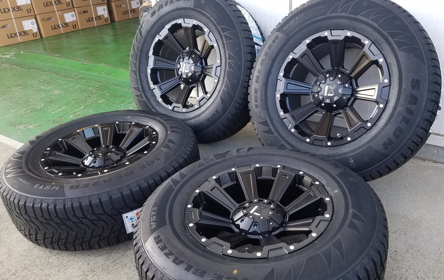 プラド ハイラックス FJ サーフ H3 スタッドレスタイヤホイールセット 17インチ SAILUN WST3 265/65R17 265/70R17の画像