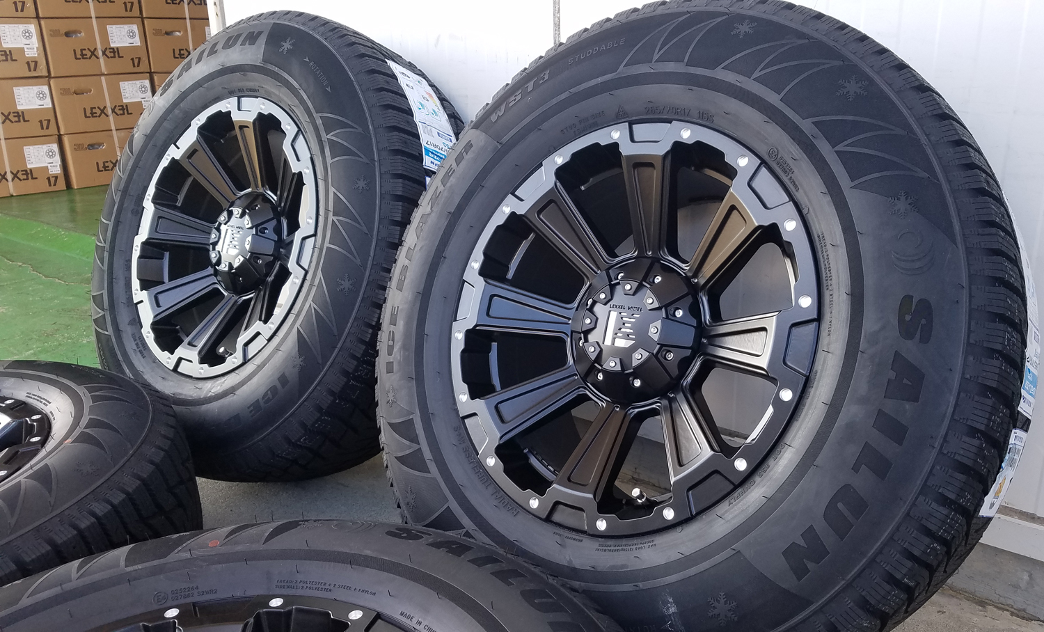 プラド ハイラックス FJ サーフ H3 スタッドレスタイヤホイールセット 17インチ SAILUN WST3 265/65R17 265/70R17の画像