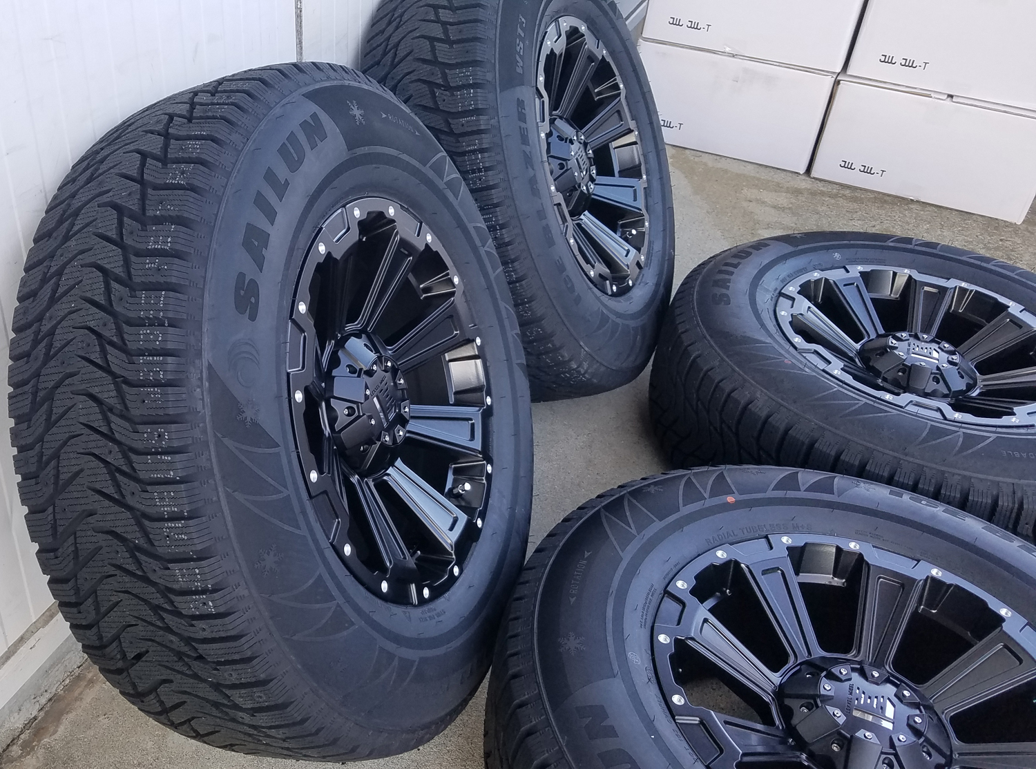 プラド ハイラックス FJ サーフ H3 スタッドレスタイヤホイールセット 17インチ SAILUN WST3 265/65R17 265/70R17の画像