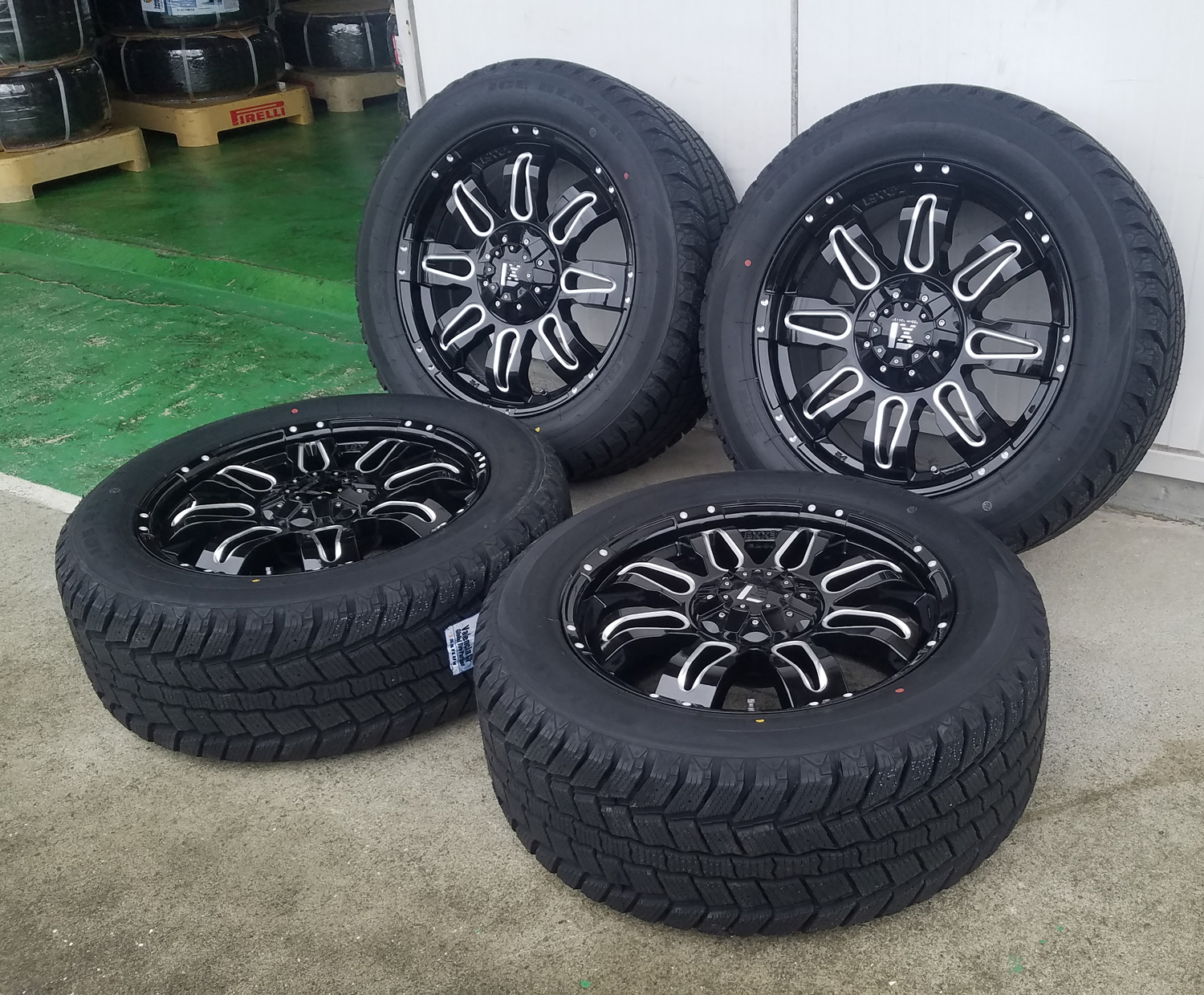 JK JL ラングラー  スタッドレスタイヤホイールセット 20インチ SAILUN WST2 275/55R20の画像