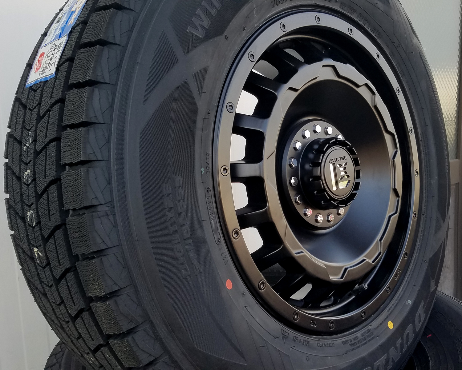 アルファード ステップワゴン スタッドレスタイヤホイールセット 16インチ SwaGGer スワッガー ダンロップ SJ8+ 215/65R16 215/70R16 225/70R16の画像