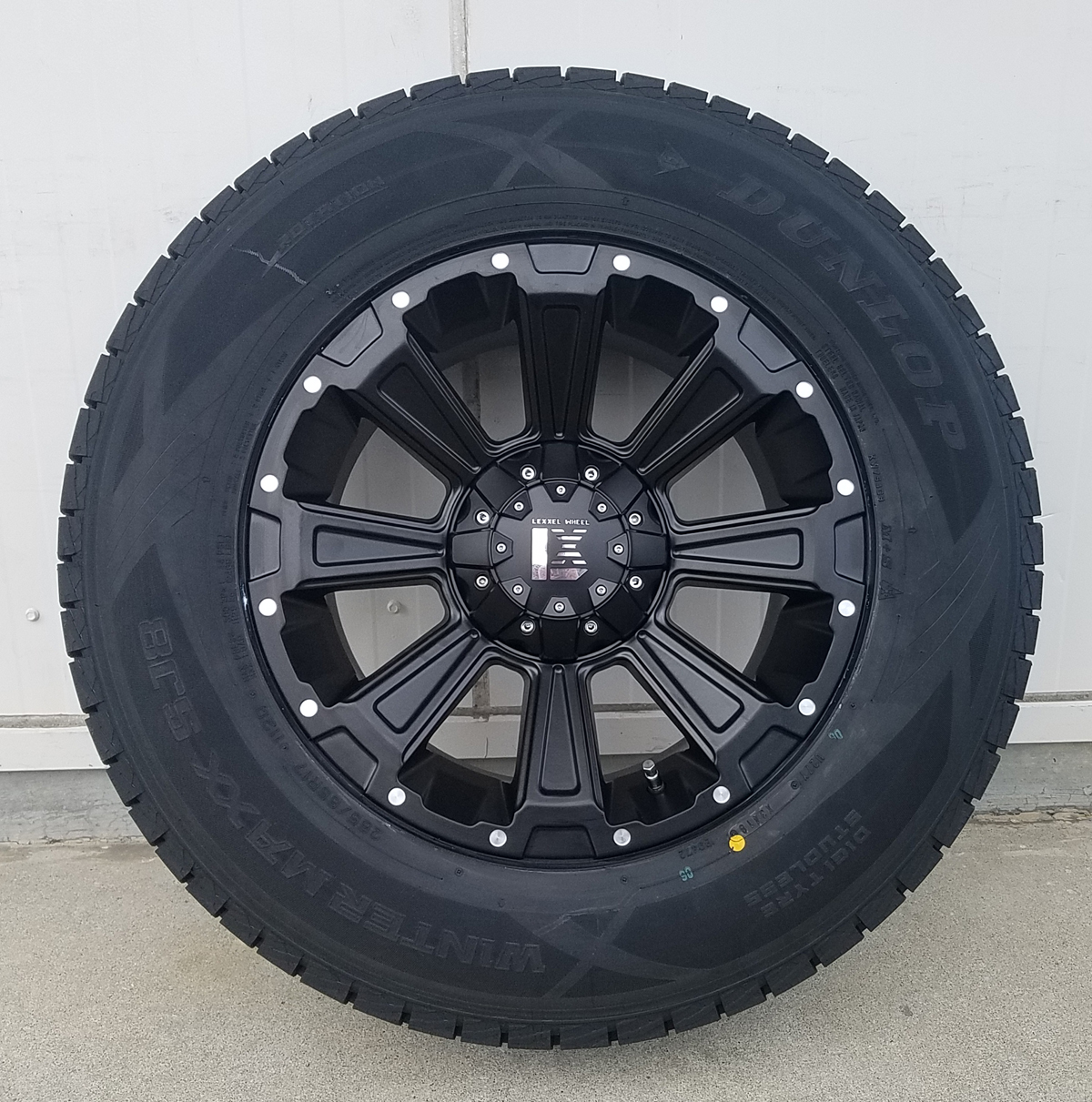 プラド ハイラックス FJ サーフ スタッドレスタイヤホイールセット 17インチ DeathRock デスロック ダンロップ SJ8+ 265/65R17 265/70R17の画像