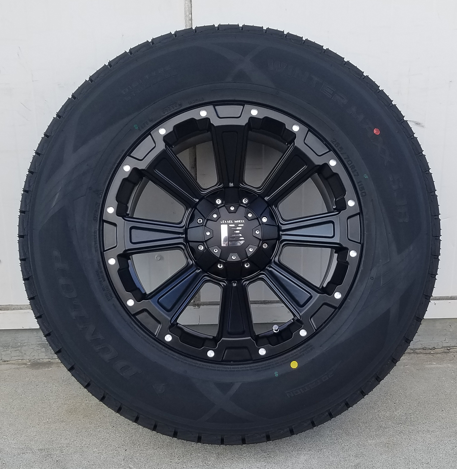 プラド ハイラックス FJ サーフ スタッドレスタイヤホイールセット 17インチ DeathRock デスロック ダンロップ SJ8+ 265/65R17 265/70R17の画像