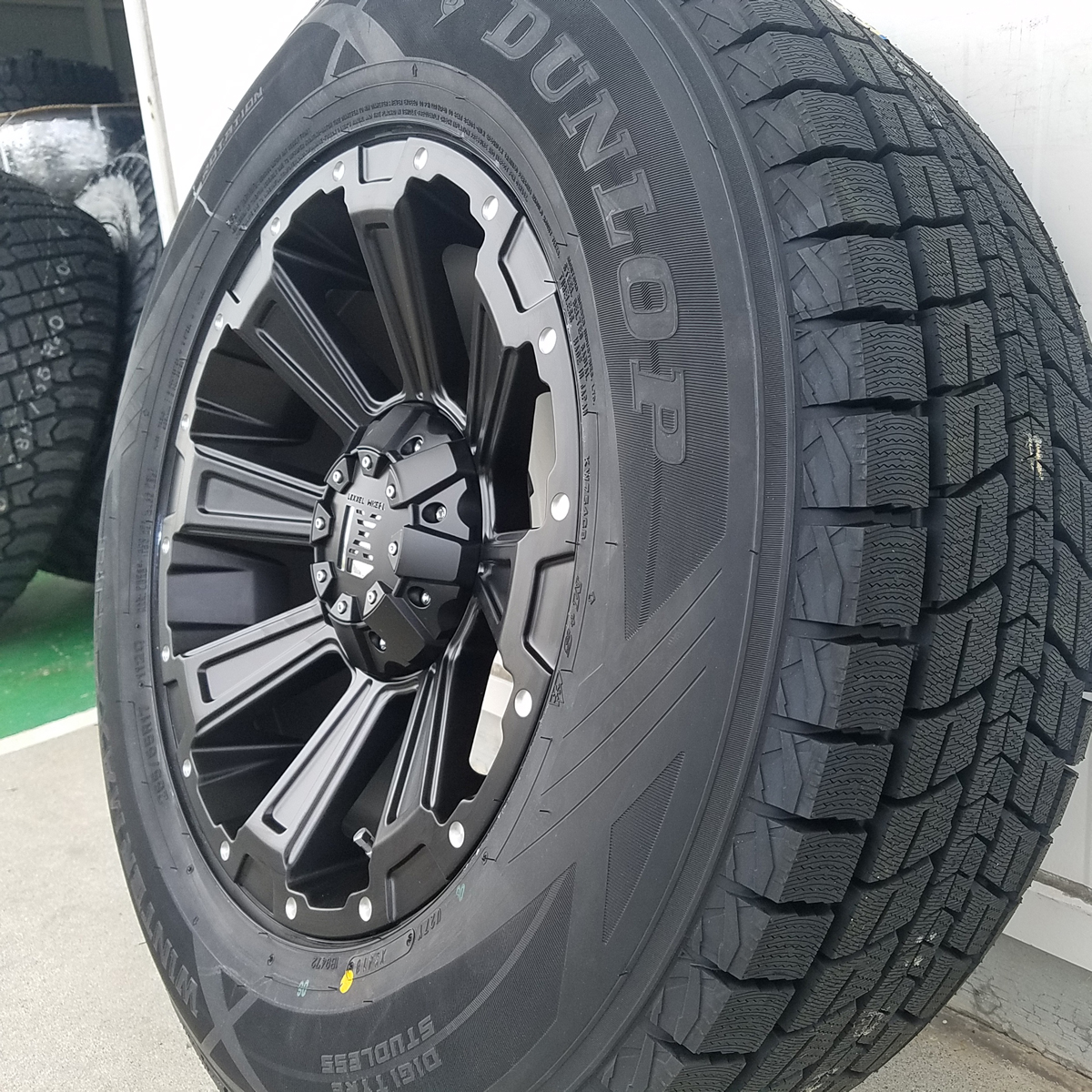 プラド ハイラックス FJ サーフ スタッドレスタイヤホイールセット 17インチ DeathRock デスロック ダンロップ SJ8+ 265/65R17 265/70R17の画像