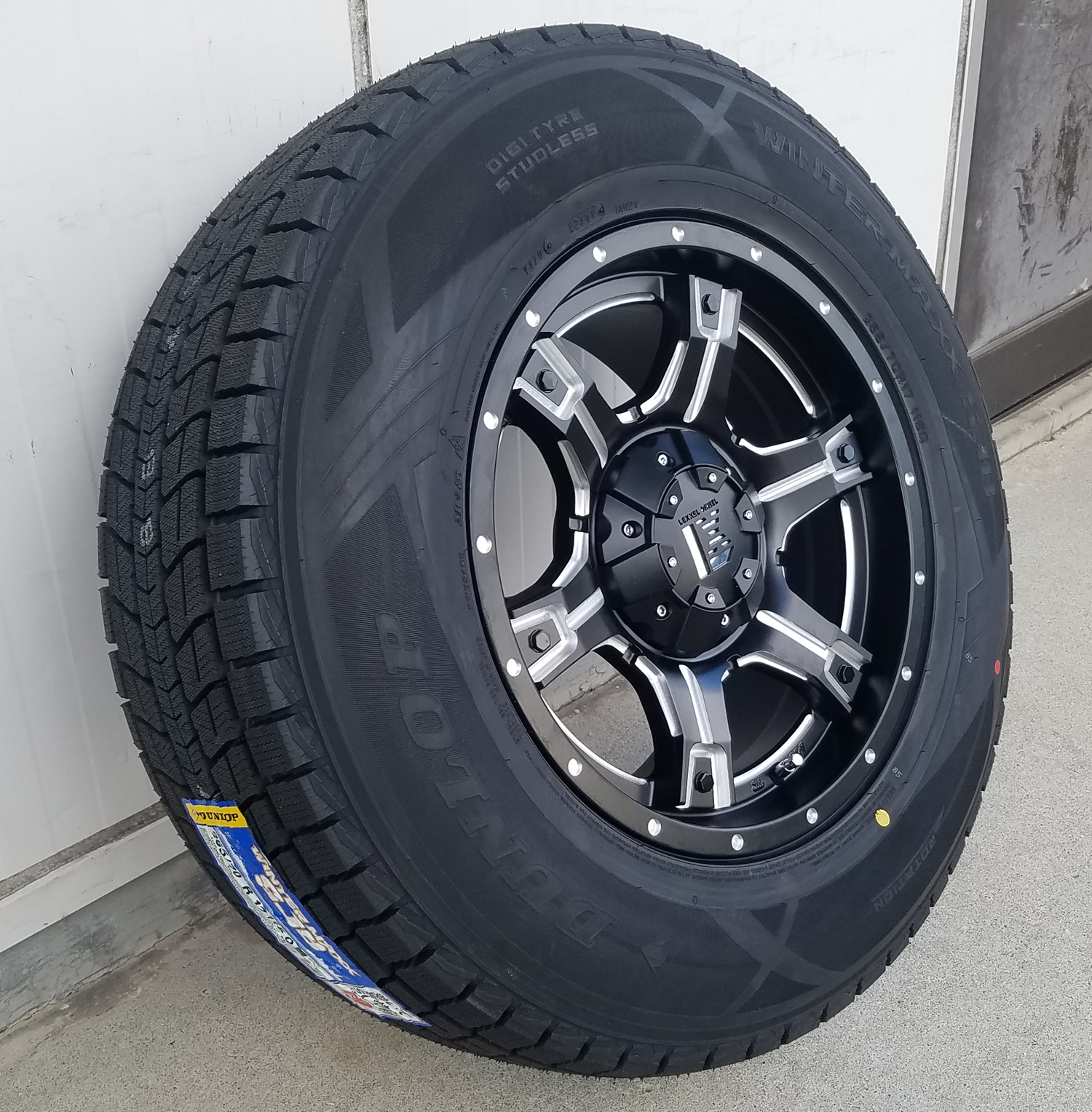 JL JK ラングラー スタッドレスタイヤホイールセット 17インチ OutLaw アウトロー ダンロップ SJ8+ 275/65R17 265/70R17の画像