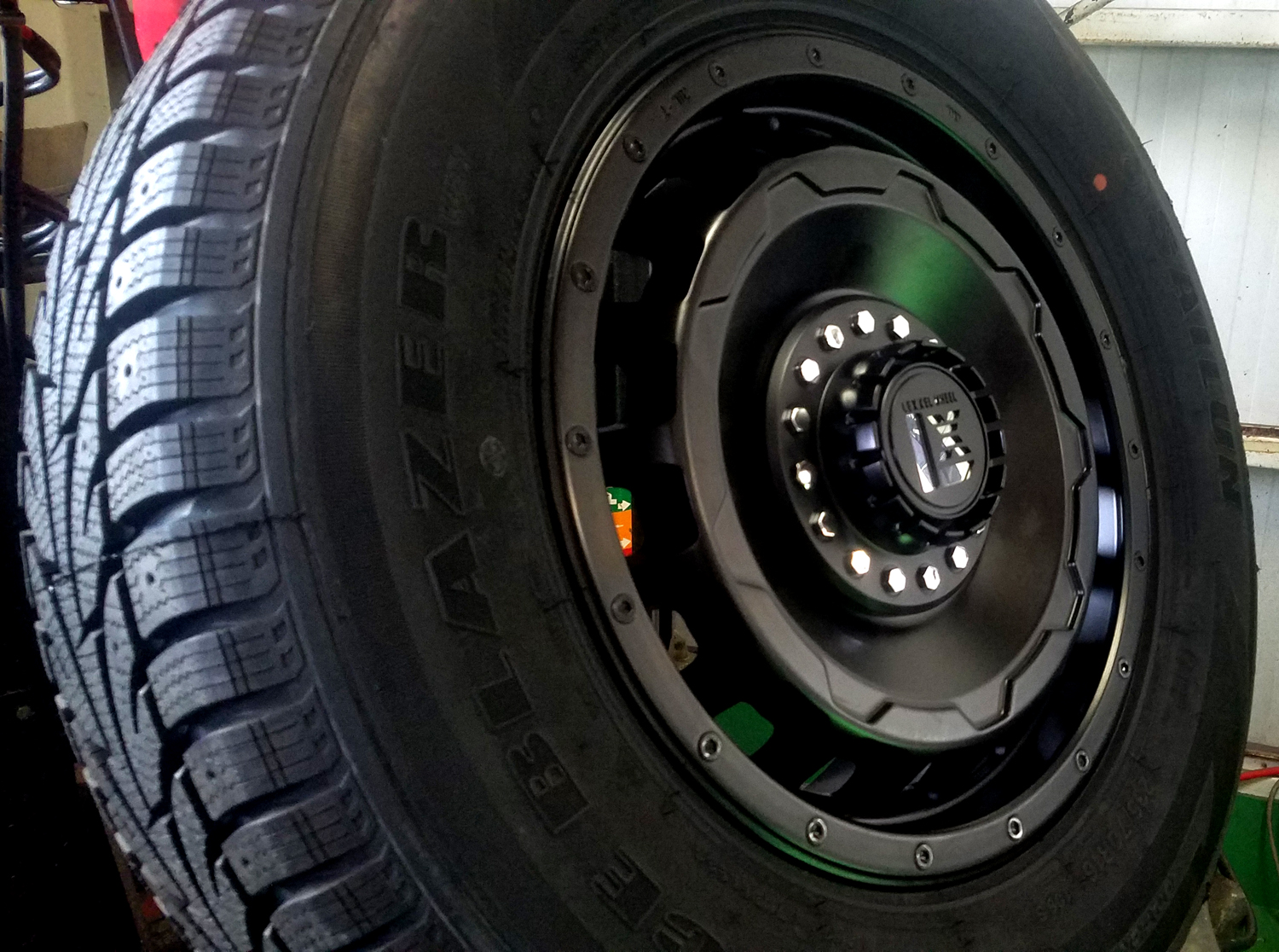 スバル XV フォレスター スタッドレス 16インチ SAILUN WSTX 225/70R16 215/70R16の画像