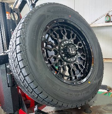 エスカレード ナビゲーター サバーバン スタッドレスタイヤホイールセット 18インチ DUNLOP SJ8+ 285/60R18 275/60R18の画像