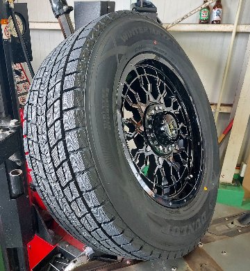 エスカレード ナビゲーター サバーバン スタッドレスタイヤホイールセット 18インチ DUNLOP SJ8+ 285/60R18 275/60R18の画像