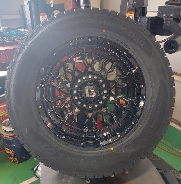 エスカレード ナビゲーター サバーバン スタッドレスタイヤホイールセット 18インチ DUNLOP SJ8+ 285/60R18 275/60R18の画像