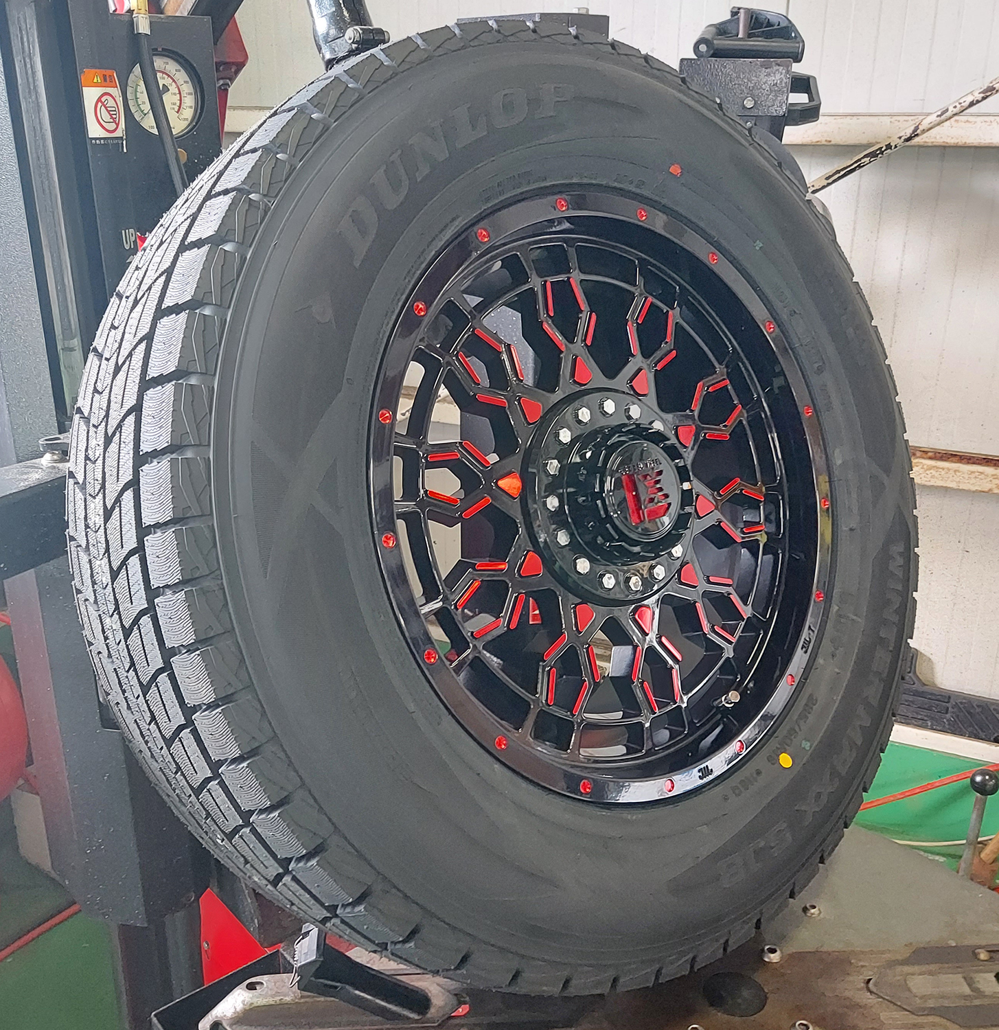 D5 CX-8 RAV4 アウトランダー エクストレイル スタッドレスタイヤホイールセット 17インチ DUNLOP SJ8+ 225/65R17の画像