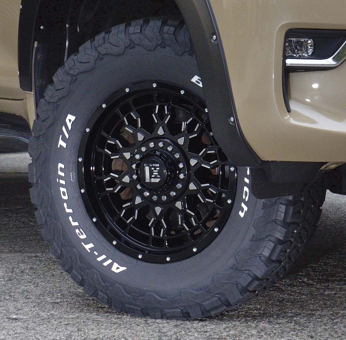 エスカレード タホ サバーバン ナビゲーター 18インチ LEXXEL PreDator プレデター BF Goodrich ALLTERRAIN KO2 285/60R18 285/65R18の画像