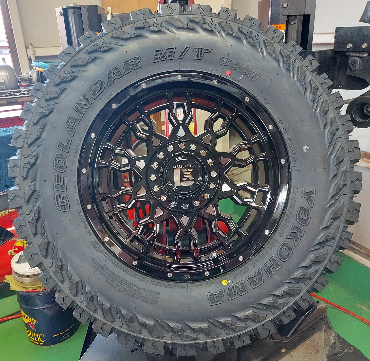 プラド ハイラックス サーフ FJ H3 パジェロ 17インチ LEXXEL PreDator プレデター ヨコハマ ジオランダー MT G003 265/70R17 285/70R17 265/65の画像