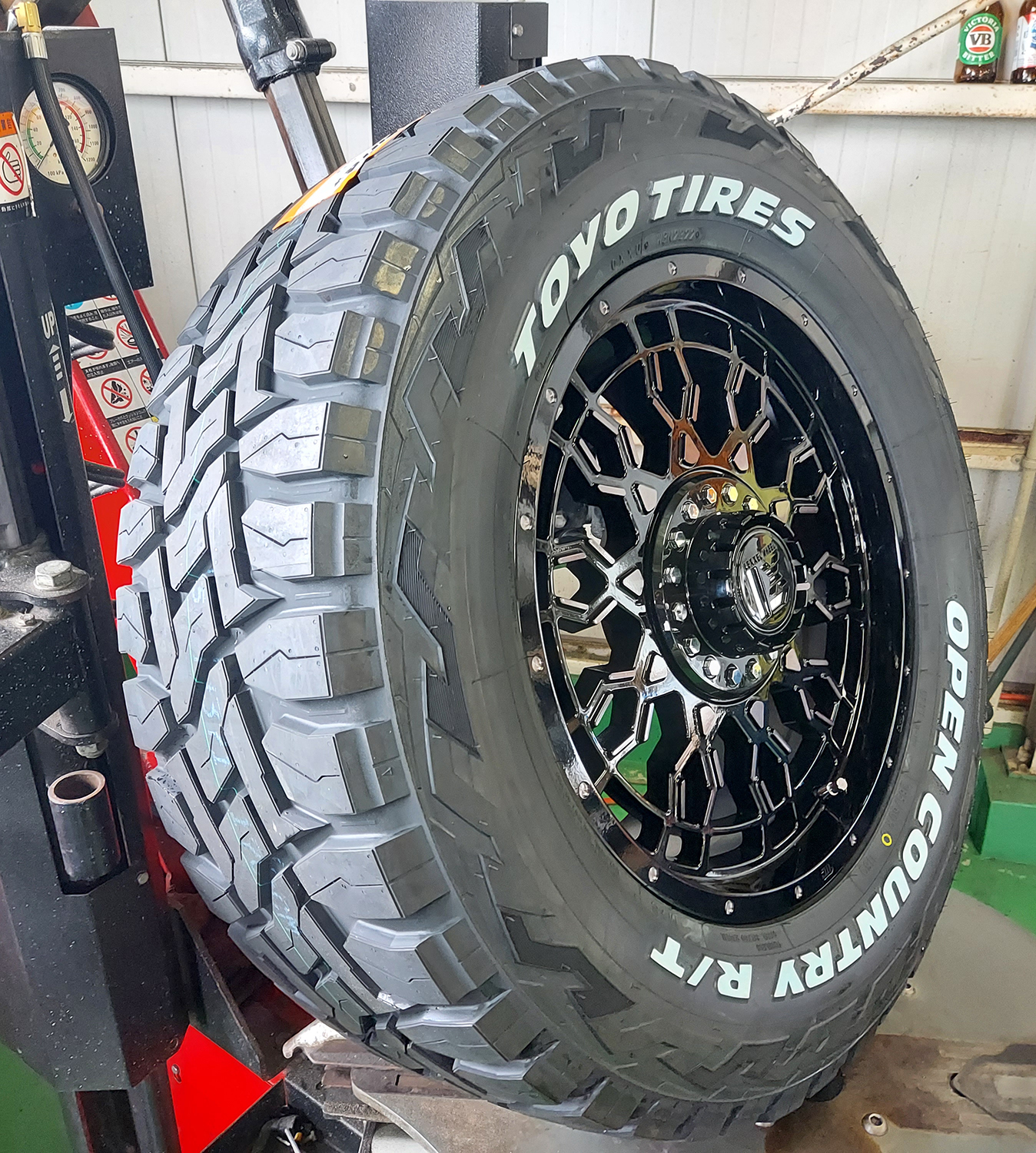 ラングラー JL JK エクスプローラー チェロキー ナイトロ 17インチ LEXXEL PreDator プレデター TOYO OPENCOUNTRY RT 285/70R17 265/70R17 の画像