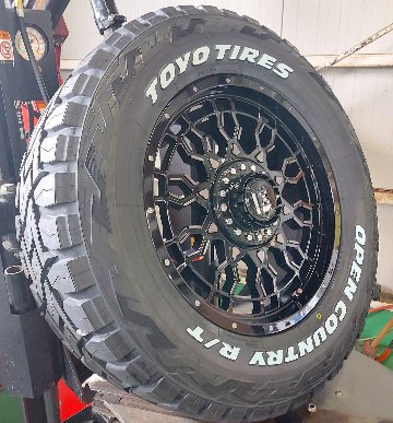 ラングラー JL JK エクスプローラー チェロキー ナイトロ 17インチ LEXXEL PreDator プレデター TOYO OPENCOUNTRY RT 285/70R17 265/70R17 の画像