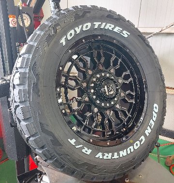 ラングラー JL JK エクスプローラー チェロキー ナイトロ 17インチ LEXXEL PreDator プレデター TOYO OPENCOUNTRY RT 285/70R17 265/70R17 の画像