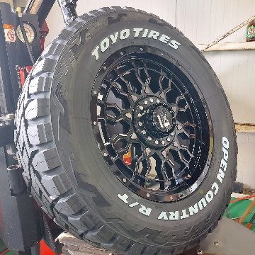 ラングラー JL JK エクスプローラー チェロキー ナイトロ 17インチ LEXXEL PreDator プレデター TOYO OPENCOUNTRY RT 285/70R17 265/70R17 の画像