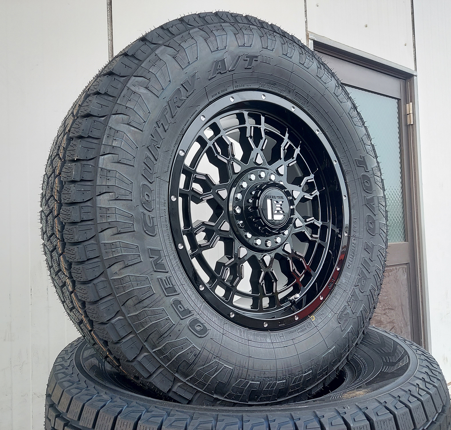 プラド ハイラックス FJ サーフ パジェロ 17インチ LEXXEL PreDator プレデター TOYO OPENCOUNTRY AT3 285/70R17 265/70R17 265/65の画像