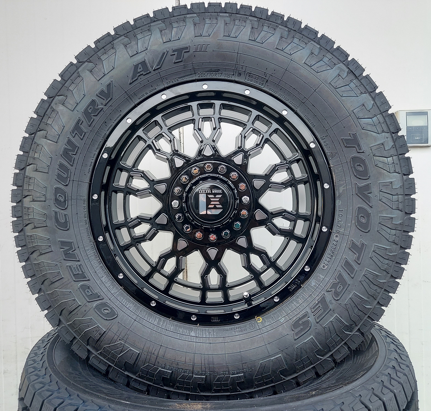 プラド ハイラックス FJ サーフ パジェロ 17インチ LEXXEL PreDator プレデター TOYO OPENCOUNTRY AT3 285/70R17 265/70R17 265/65の画像