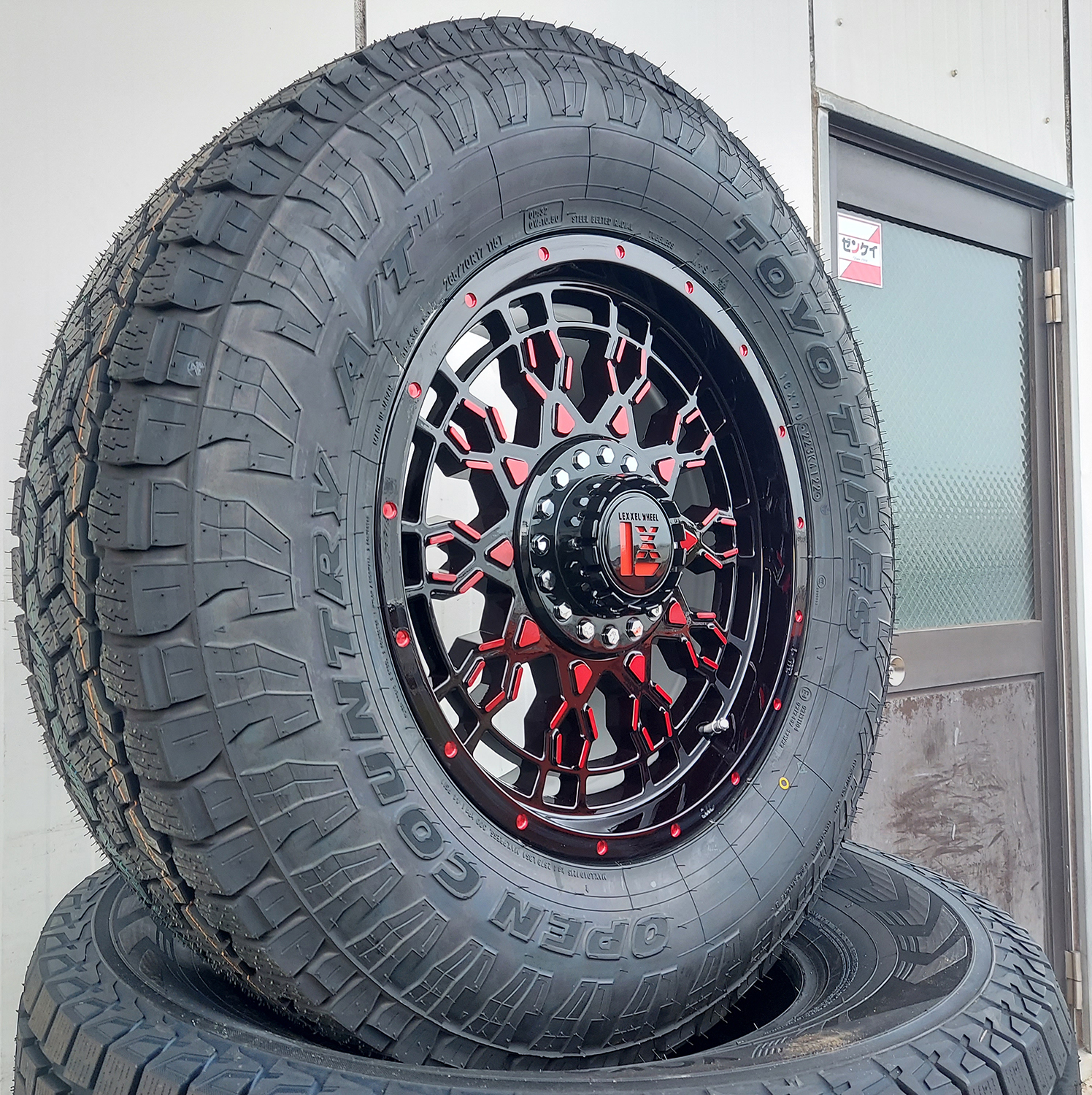 プラド ハイラックス FJ サーフ パジェロ 17インチ LEXXEL PreDator プレデター TOYO OPENCOUNTRY AT3 285/70R17 265/70R17 265/65の画像