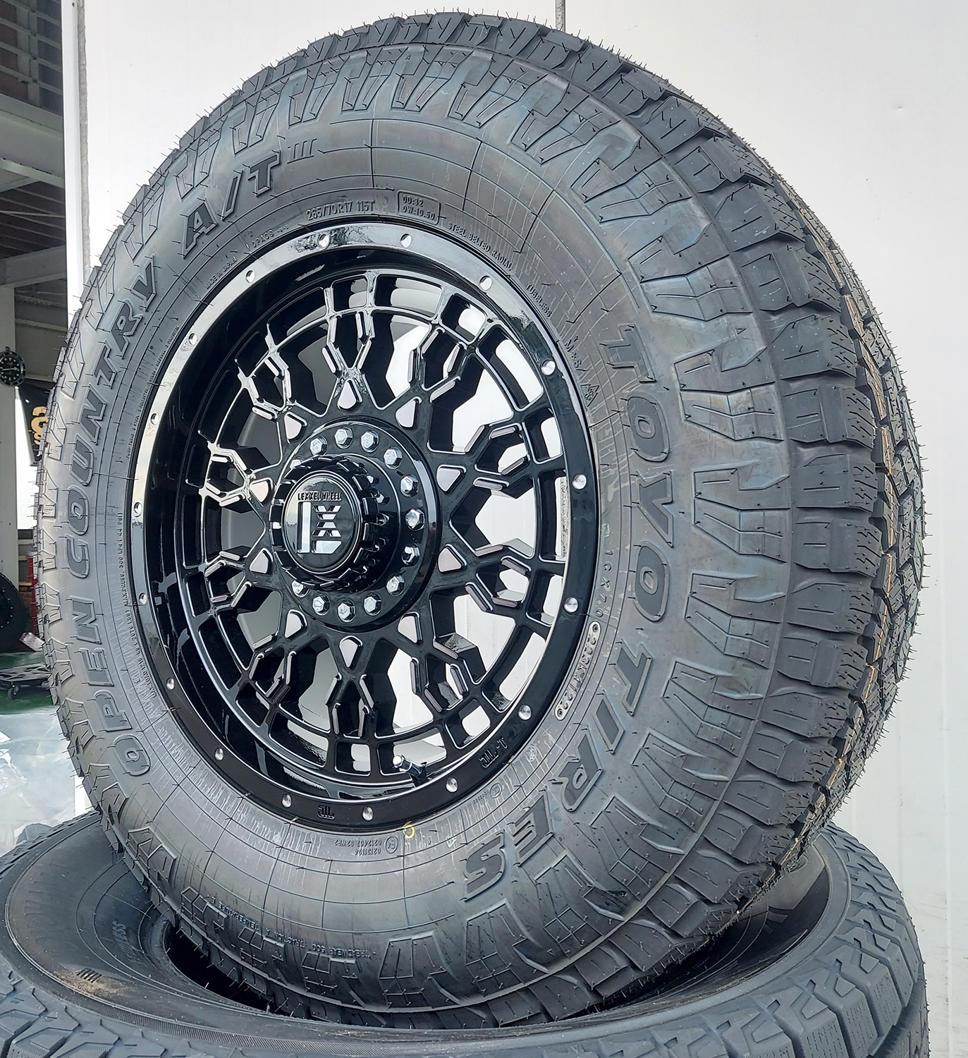 デリカ RAV4 CX8 17インチ LEXXEL PreDator プレデター TOYO OPENCOUNTRY AT3 245/65R17 235/65R17 225/65R17の画像