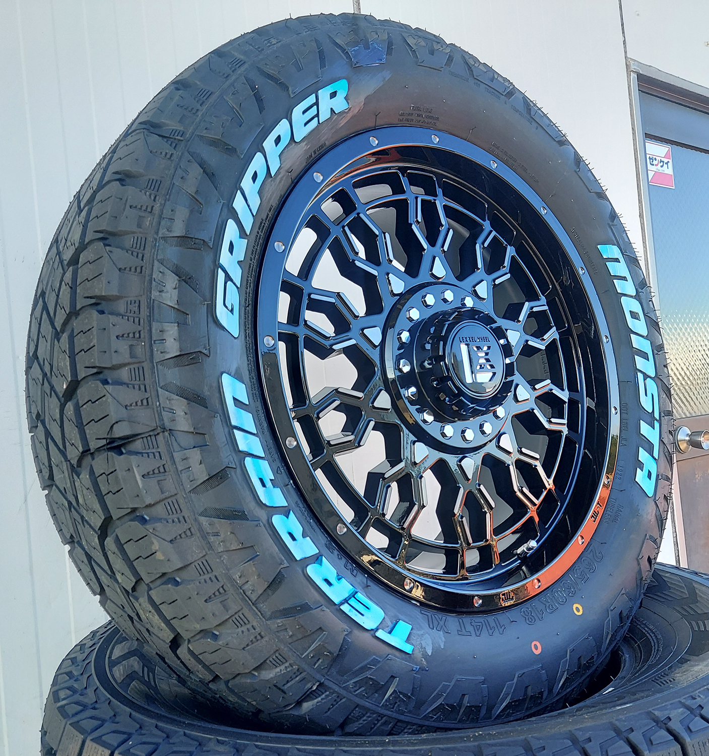 JL JK ラングラー グランドチェロキー 18インチ LEXXEL PreDator プレデター MONSTA TERRAINGRIPPER 285/60R18 285/65R18の画像