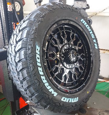 プラド ハイラックス FJ サーフ 17インチ LEXXEL PreDator プレデター MONSTA MUDWARRIOR 265/70R17 265/65R17の画像