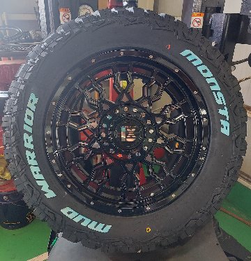 エスカレード ナビゲーター サバーバン H3 タホ 18インチ LEXXEL PreDator プレデター MONSTA MUDWARRIOR 285/60R18 265/60R18の画像