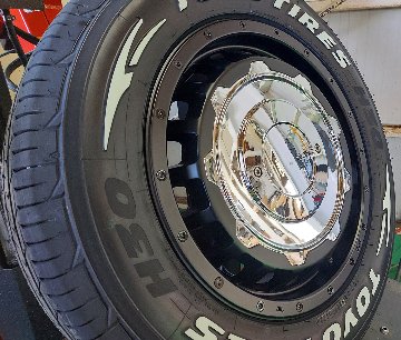 ライズ ロッキー タイヤホイールセット 16インチ LEXXEL SwaGGer トーヨー H30 215/65R16 ホワイトレターの画像