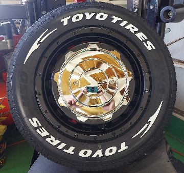 ライズ ロッキー タイヤホイールセット 16インチ LEXXEL SwaGGer トーヨー H30 215/65R16 ホワイトレターの画像